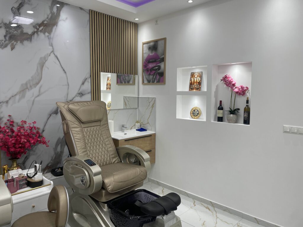 De salon van QA Nails Art 1 aan de Nassaulaan in Bussum